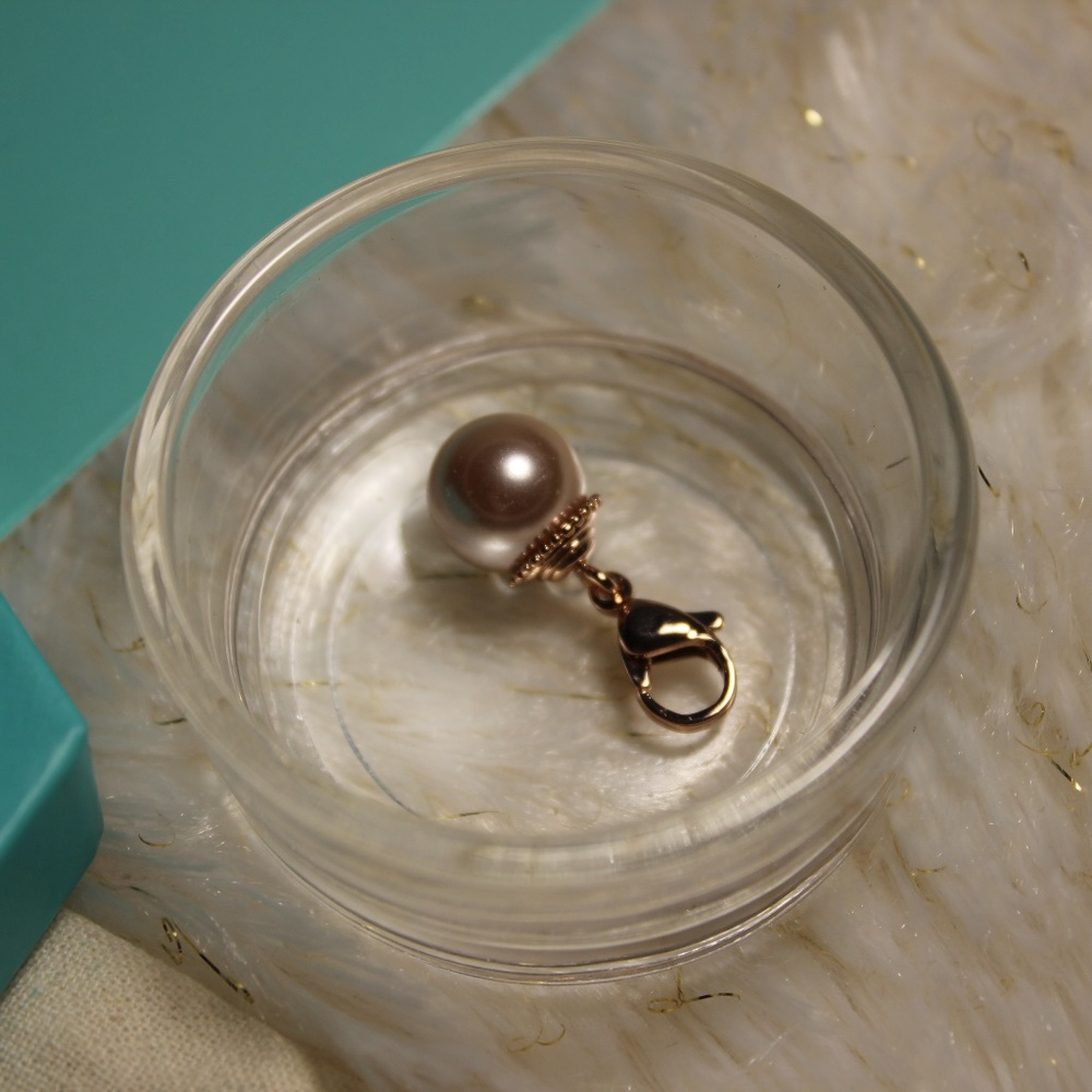Pearl pendant charm